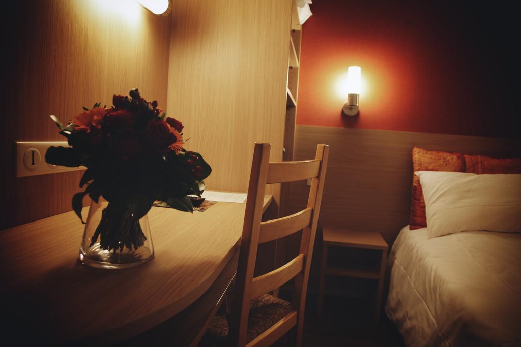 La Roseraie - Hotel & Restaurant Fontenay-aux-Roses Room photo