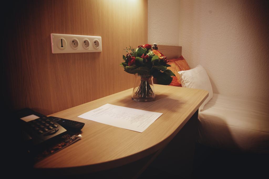 La Roseraie - Hotel & Restaurant Fontenay-aux-Roses Room photo